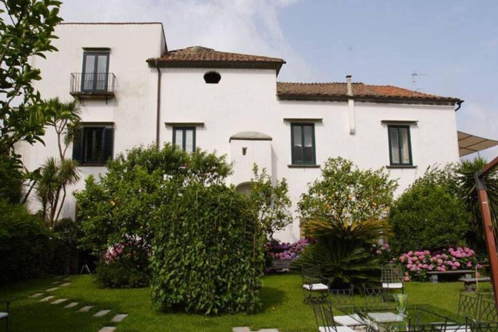 Appartamento Villa Romano ปิอาโนดิซอร์เรนโต ภายนอก รูปภาพ